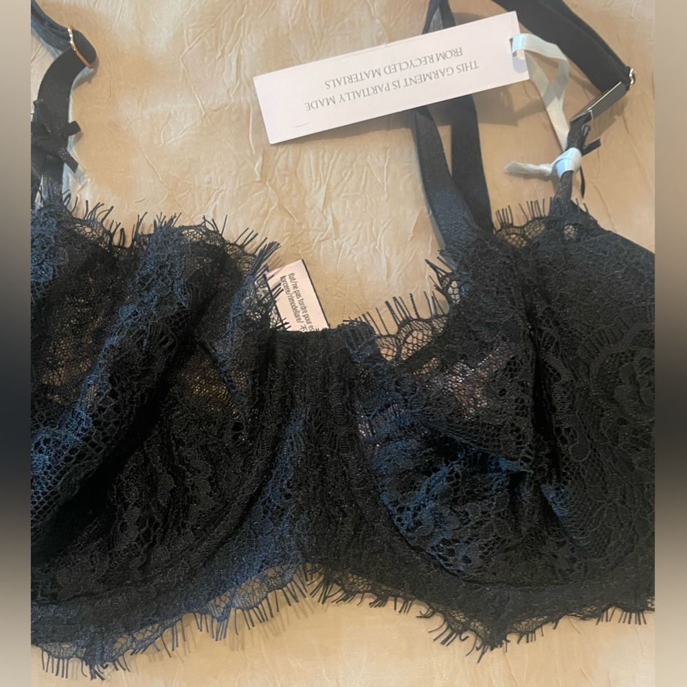 Victoria's Secret Elegant Black Bra - Picture 3 of 10
